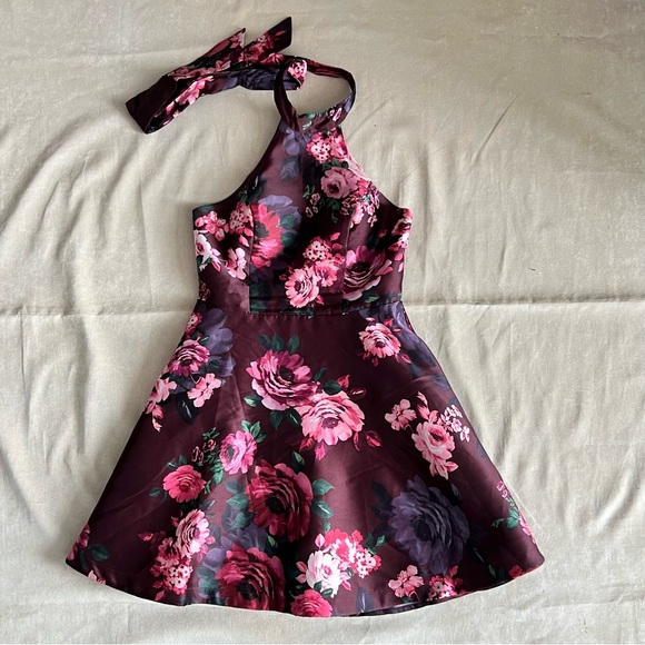 MY MICHELLE | BURGUNDY | FORMAL DRESS - Picture 3 of 13